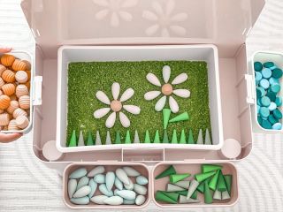 🌷 Jaro je v plném proudu a s ním čas her na čerstvém vzduchu! 🧒 Carry Play od Kingdom Playroom - stolek, který děti milují...