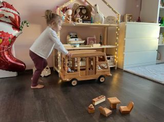 🎄 Vánoční bestseller je zpátky! 🎁 Poslední roky patří mezi největší hity pod stromečkem dřevěný karavan s příslušenstvím...